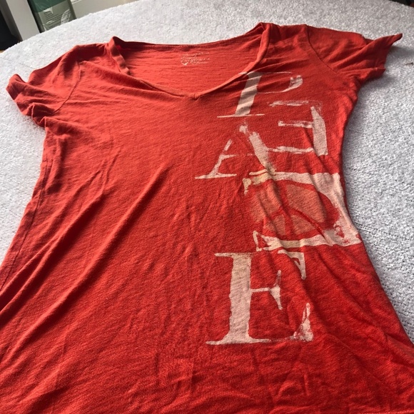 American Eagle tshirt- size medium orange PEACE, V NECK - new or like new - Picture 1 of 7